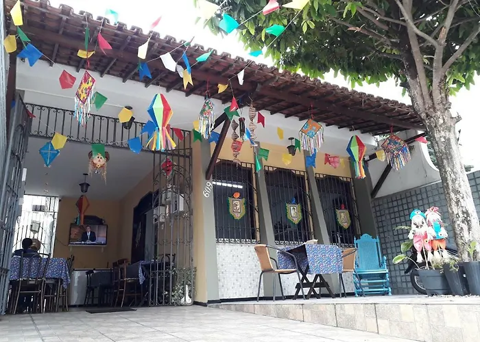 Candeeiro Hostel E Cafe